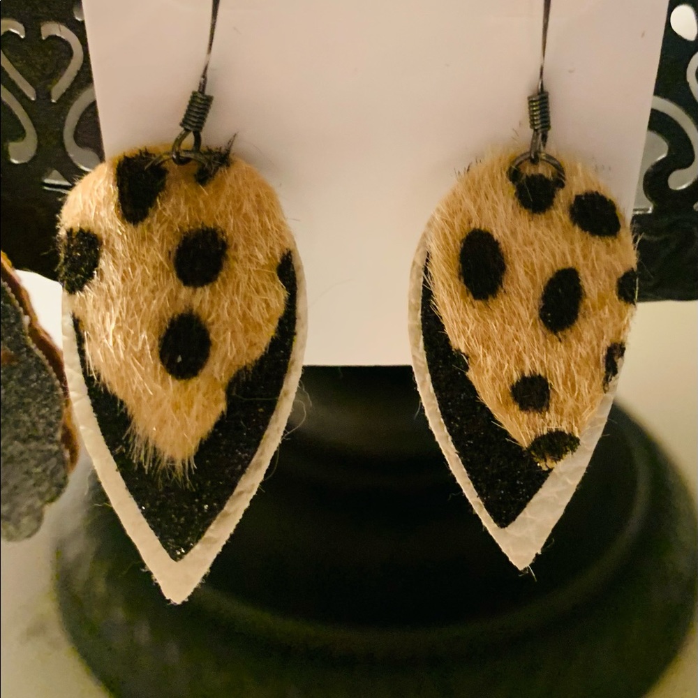 Faux leather earrings Leopard/black/cream